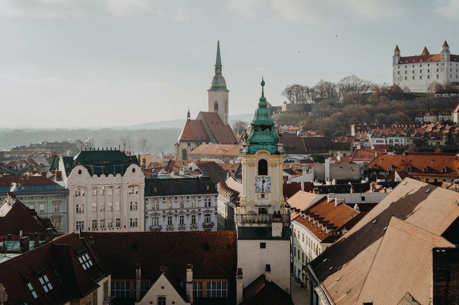 Еще один довод в пользу жизни в Чехии — красота средневековой пражской архитектуры. Источник: Shutterstock.  